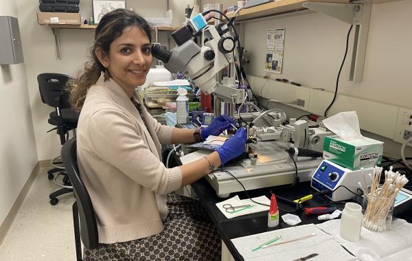 Farzaneh Najafi, assistant professor in the School of Biological Sciences at Georgia Tech, conducting research in her lab.