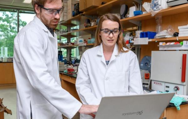 Studying bacterial behavior in the lab versus in humans