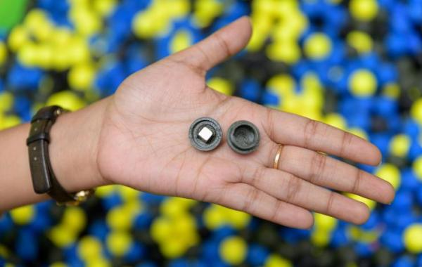 Image shows 3D magnetic balls used to simulate soil